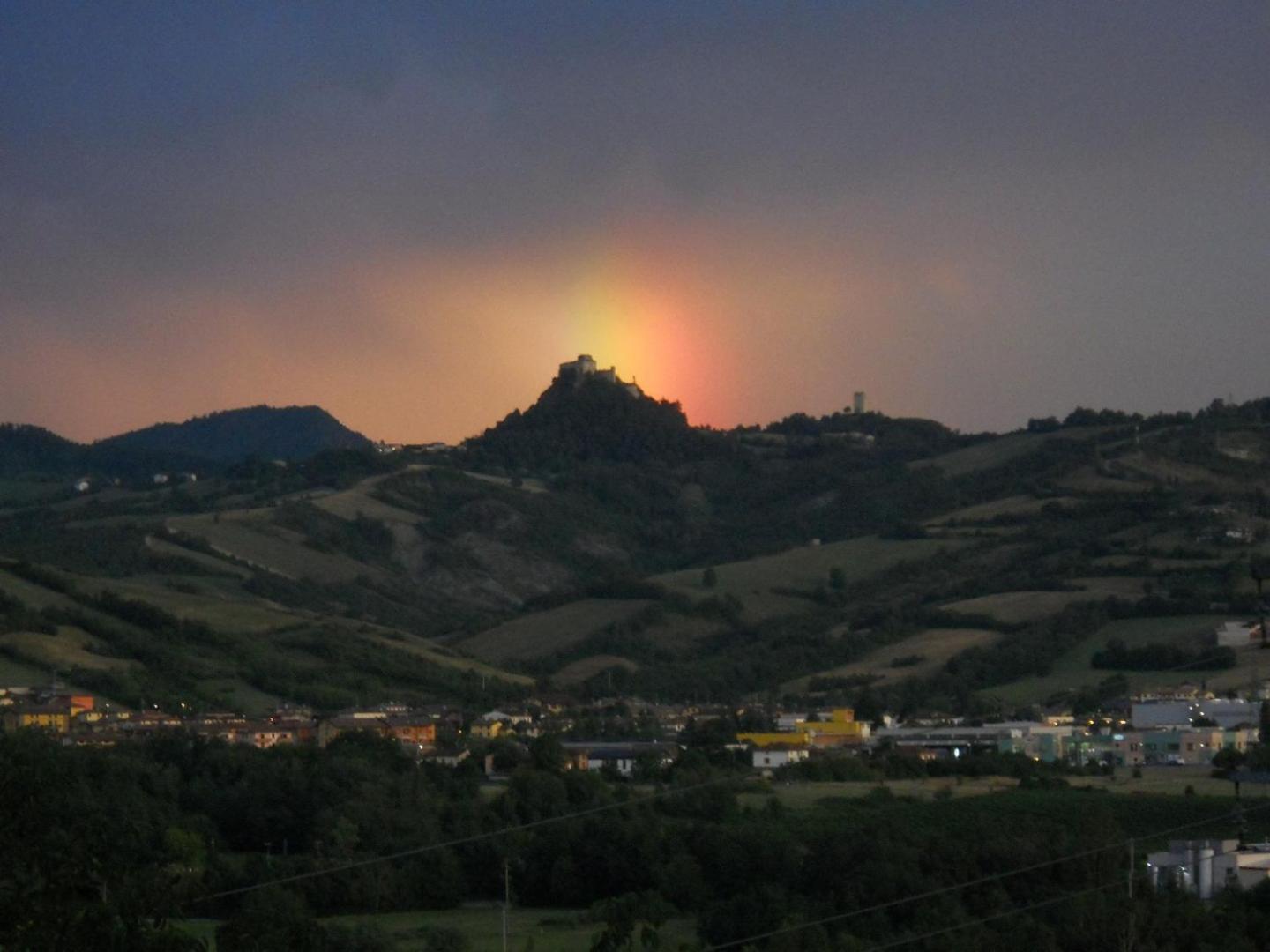 L'Angolo Di Verlano Canossa Exteriör bild